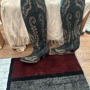 Embroidered Black Western Boots